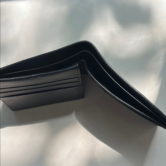 Sting-Ray Leather Black Textured Wallet - Picture 7 of 7